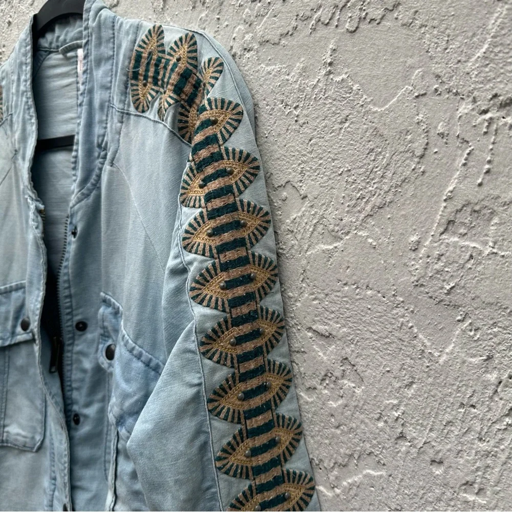 FREE PEOPLE Jacket Women Medium Denim Jean Chambray Embroidered Boho - Picture 4 of 15